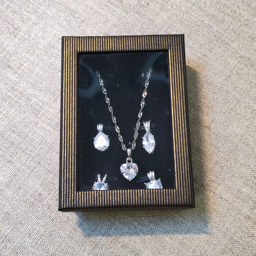 Beautiful Interchangeable Necklace Set